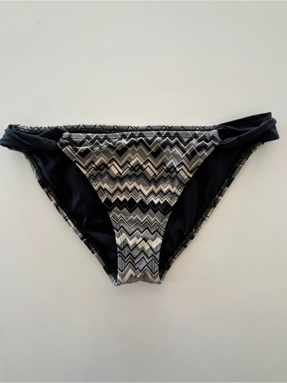 L*Space Black Chevron Geometric Taboo Loop Sides Full Cut Bikini Bottoms Size M